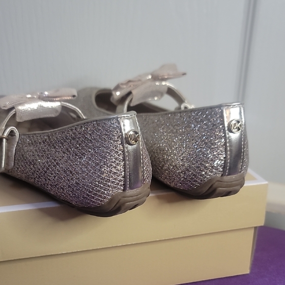 MICHAEL Michael Kors Glittery Silver Dress Shoes for Kids - Picture 6 of 7